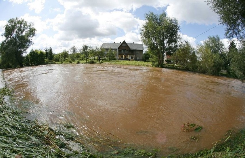 Radków: Mieszkańcy sprzątają po nawałnicy (Zdjęcia)