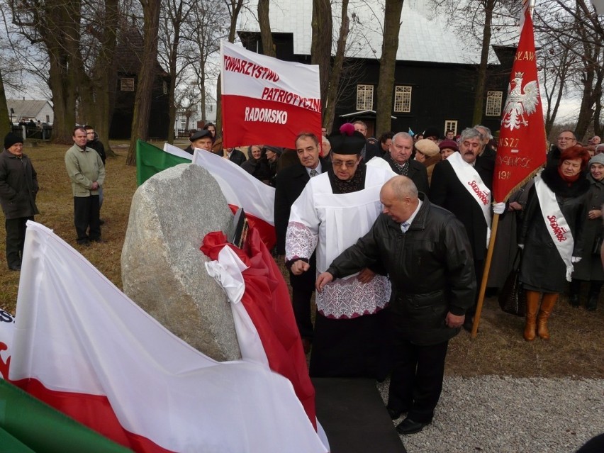 W Niedośpielinie w gminie Wielgomłyny odsłonięto obelisk...