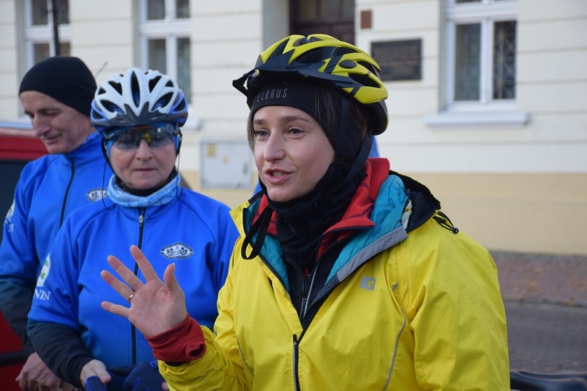 Polska himalaistka przyjechała do Konina na rowerze. Miłka Raulin jedzie dla Niepodległej [ZDJĘCIA]