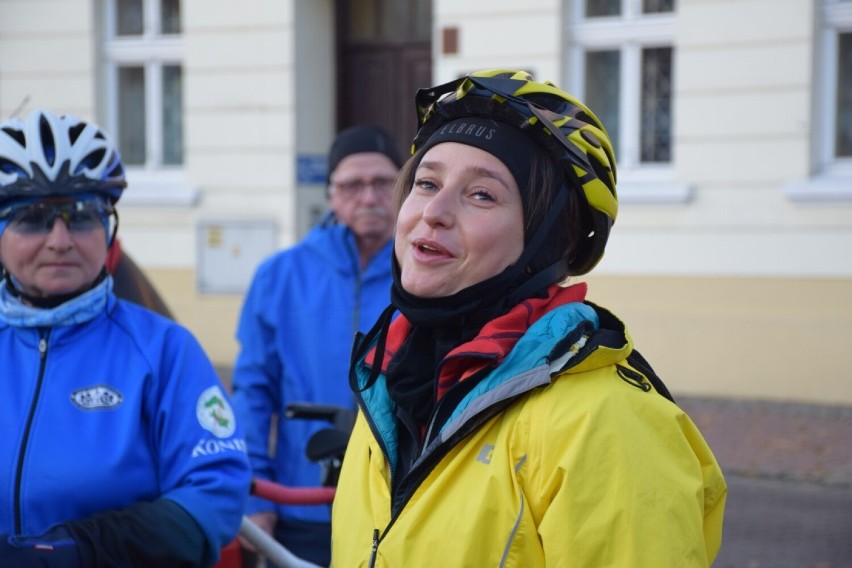 Polska himalaistka przyjechała do Konina na rowerze. Miłka Raulin jedzie dla Niepodległej [ZDJĘCIA]