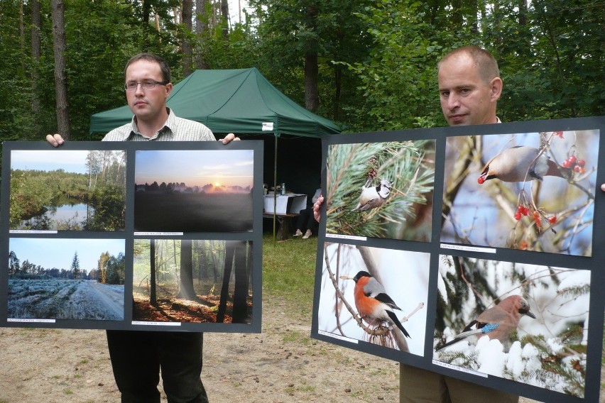 Leśnicy prezentowali zdjęcia z wystawy w Galerii Podlaskiej...