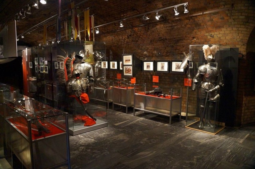 Muzeum Uzbrojenia: Otwarto wystawę &quot;Przeciąga kawaleria, strzemieniem srebrnym dzwoni...&quot; [ZDJĘCIA]