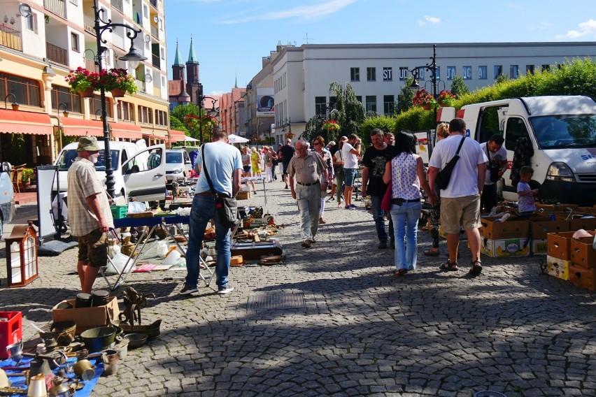 Legnica w czasie pandemii i podczas imprez. Zobacz niezwykłe porównania [ZDJĘCIA]