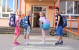 Uczniowie szkół podstawowych noszą za ciężkie plecaki. Dyrektorzy placówek w Rzeszowie szukają rozwiązań