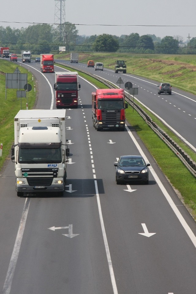 Prace zaplanowano na 10-kilometrowym odcinku, od skrzyżowania z drogą nr 8 (węzeł bełchatowski) do Jeżowa.