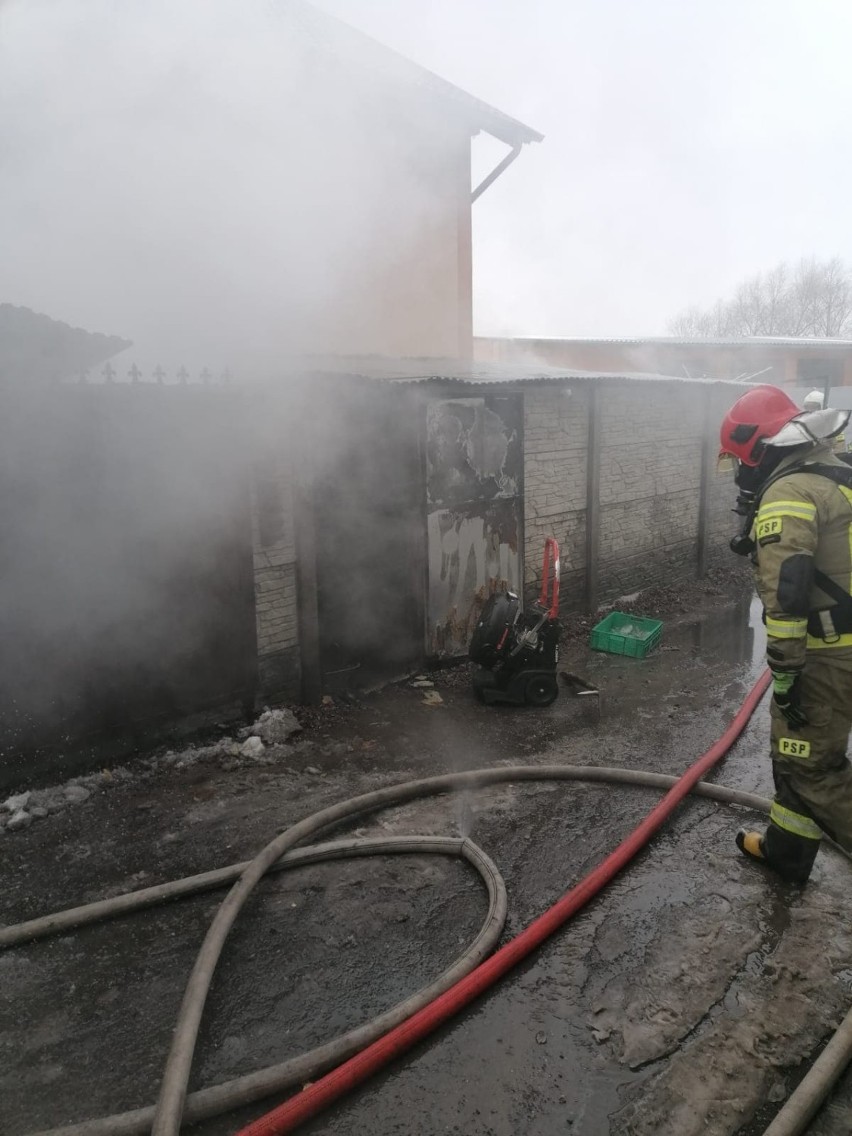 Pożar w Wilkowie Polskim. Z ogniem walczyli strażacy z dwóch powiatów