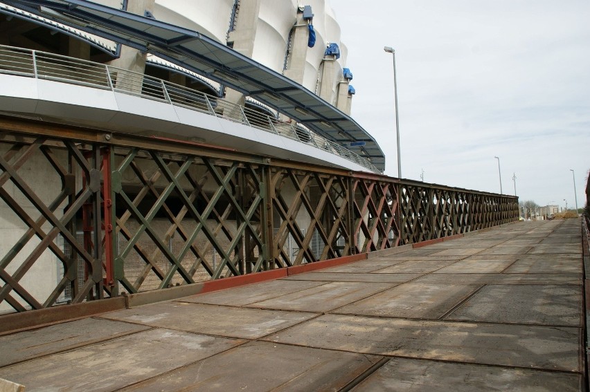 Most przy stadionie miejskim w Poznaniu.