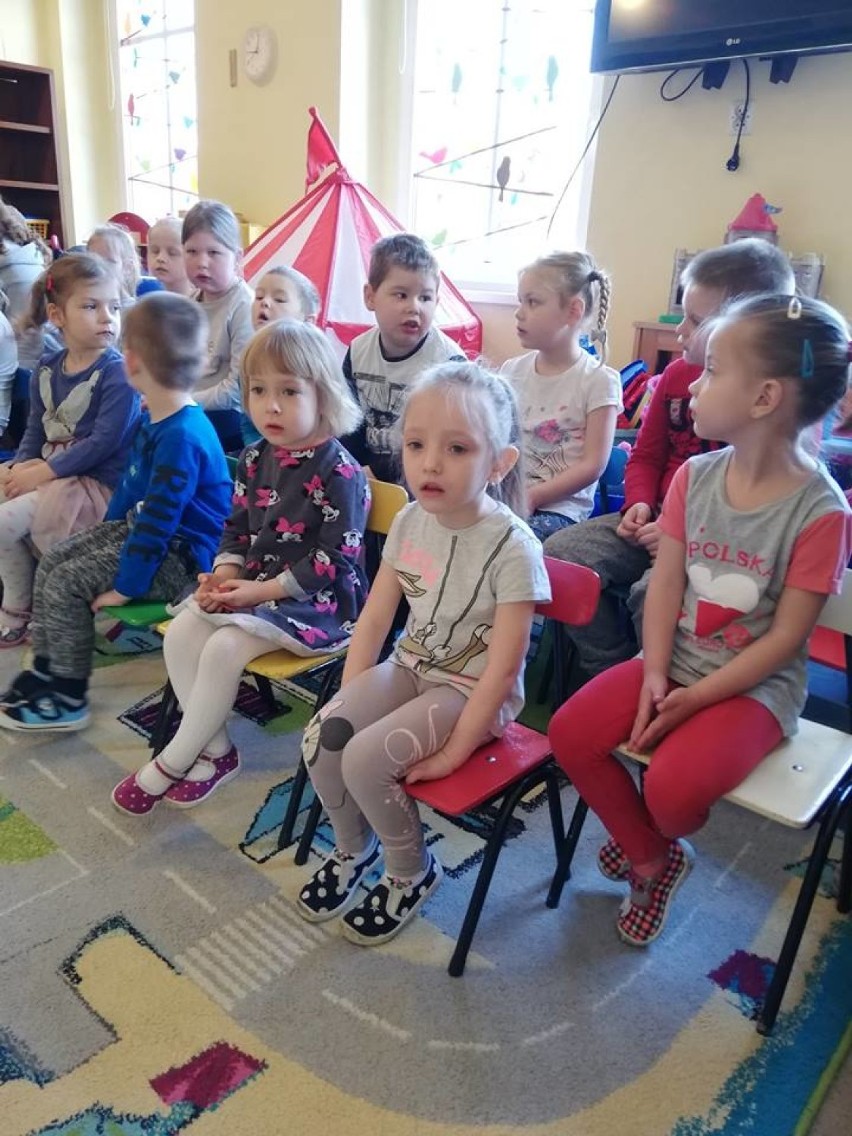 Przedstawienie "Rzeżuchowy skarb", Niepubliczna Szkoła Podstawowa w Strzyżewie