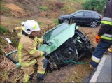 Groźny wypadek pod Nowym Sączem. Auto rozbite w Czarnym Potoku. Ciężko ranna kobieta w szpitalu