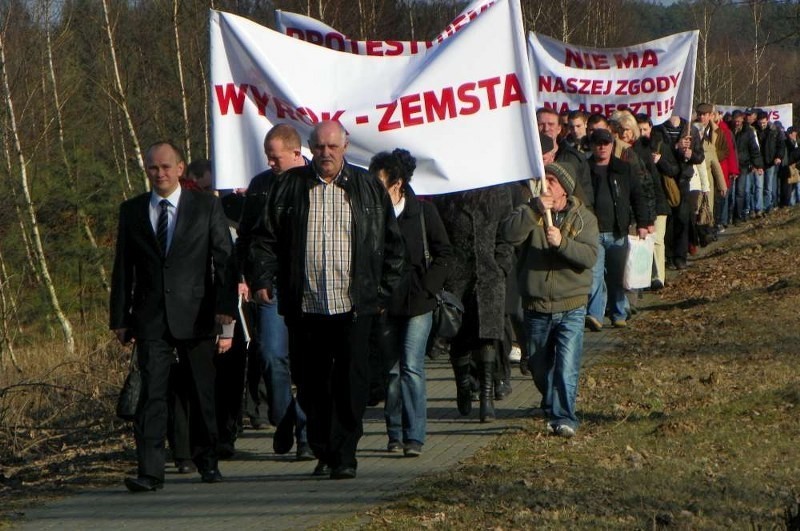 Śmiłowo: Cichy marsz pracowników Farmutilu w obronie Henryka Stokłosy [ZDJĘCIA, FILM] 