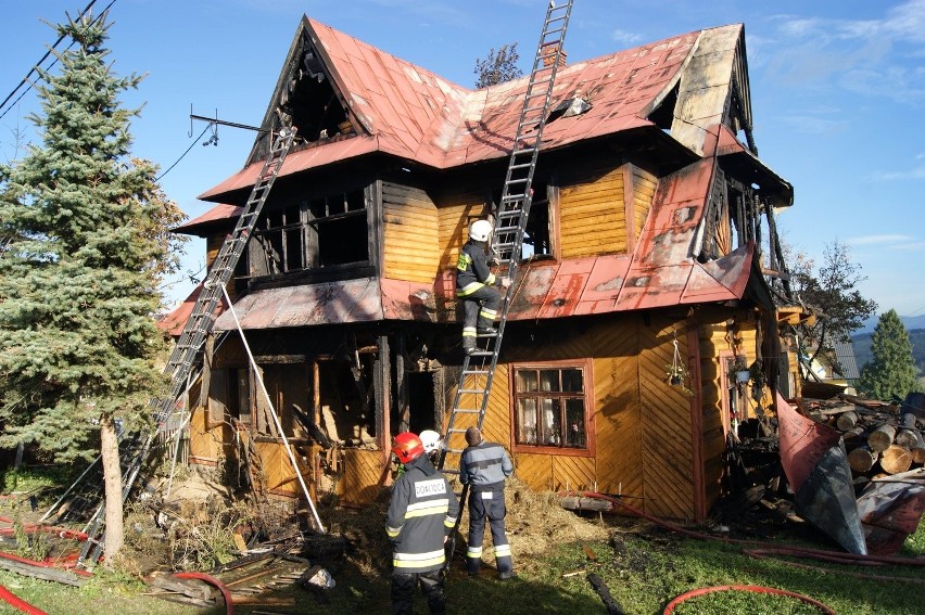 Pożar w Gliczarowie Górnym. Spłonął dom [ZDJĘCIA, VIDEO]