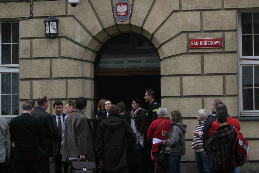 Katowice: Ewakuacja sądu okręgowego po alarmie bombowym