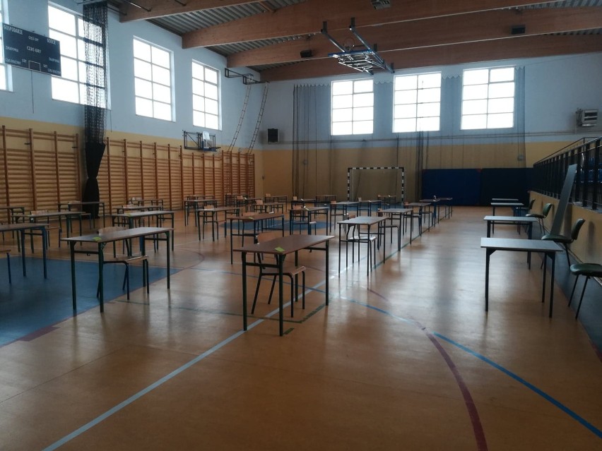 Zduńska Wola. Egzamin ósmoklasisty 2020 z języka obcego w Szkole Podstawowej nr 13 FOTO