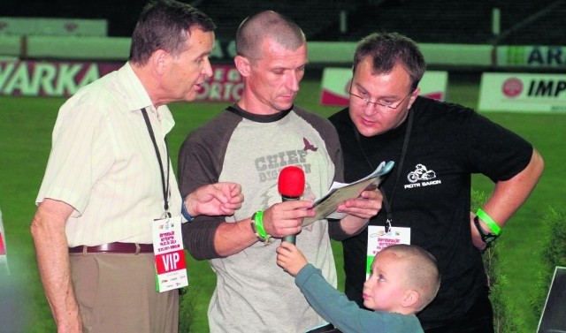 Piotr Baron (z prawej) i Dariusz Śledź (w środku). Kiedyś razem w parze, teraz przeciwko sobie. Jeden w Betardzie Wrocław, drugi w Marmie Rzeszów