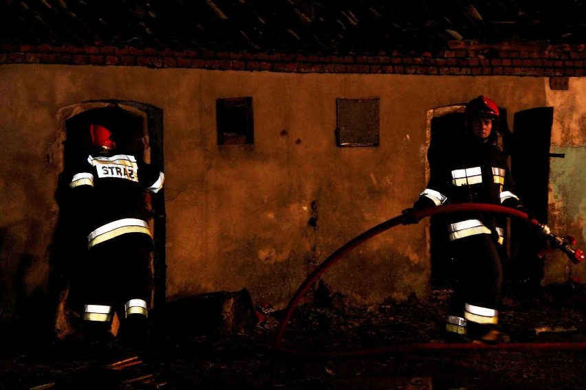 Pożar budynku gospodarczego w Chudobczycach zagroził budynkowi mieszkalnemu