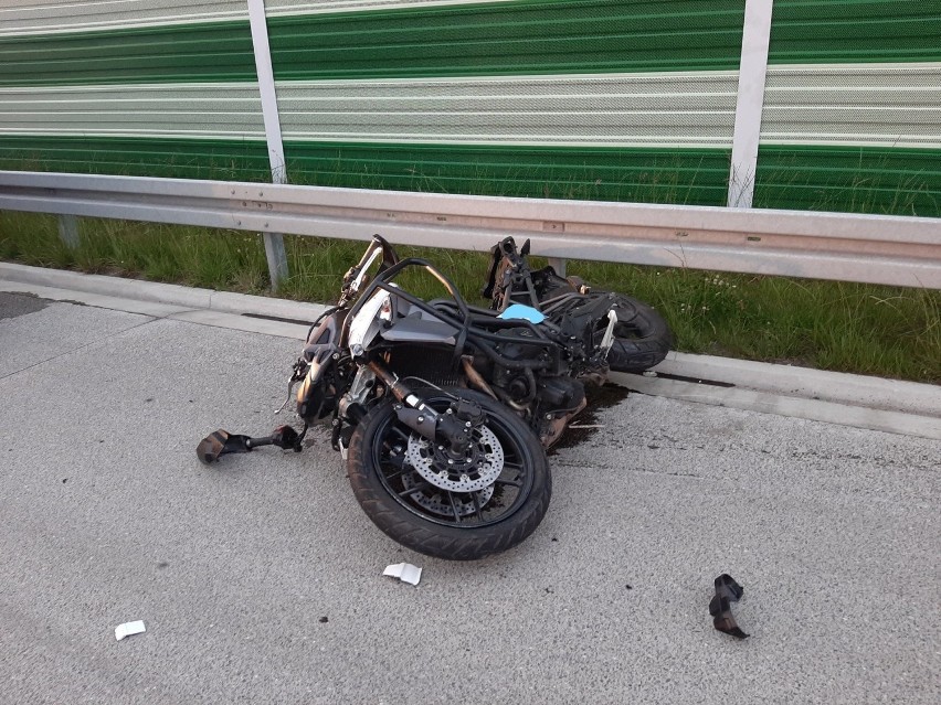 Śmiertelny wypadek motocyklisty na autostradzie A1.


Zobacz...