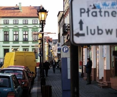 Ostatnio ozdoby świąteczne rozświetlały oświęcimski Rynek także w ciągu dnia