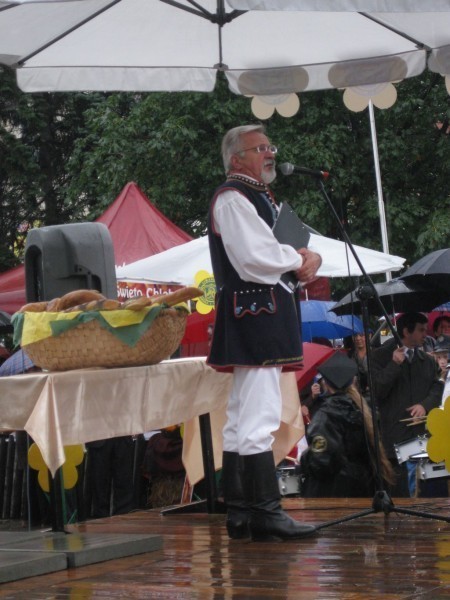 Limanowa: Święto Chleba w strugach deszczu