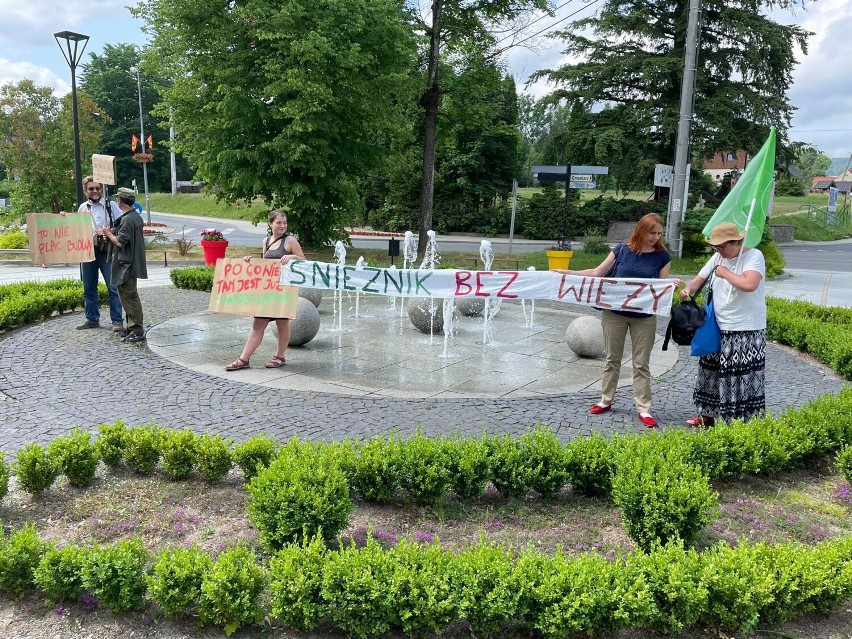 Stronie Śląskie. Protest przeciw budowie wieży widokowej na Śnieżniku