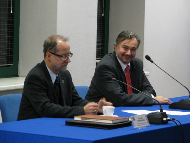 Dariusz Nowodworski (z lewej) miał na wtorkowej sesji mniej powodów do zadowolenia niż siedzący obok niego Adam Chmiel