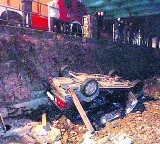 Nowy Sącz: auto spadło z mostu do rzeki