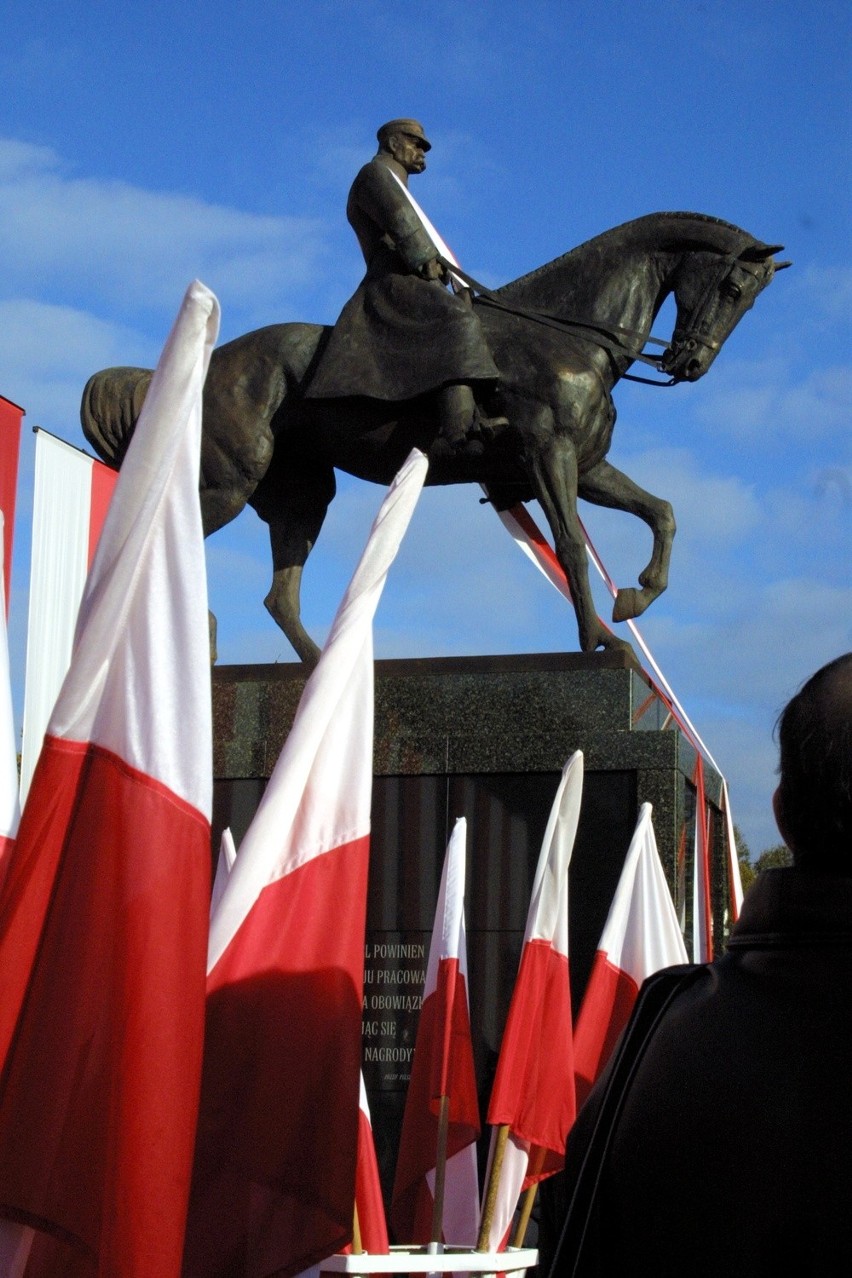 Pomnik Józefa Piłsudskiego stoi na pl. Litewskim od 10 lat