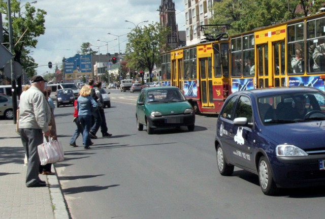 Ruch w centrum Pabianic jest coraz większy. Opłaty mogą sprawić, że będzie nieco luźniej.