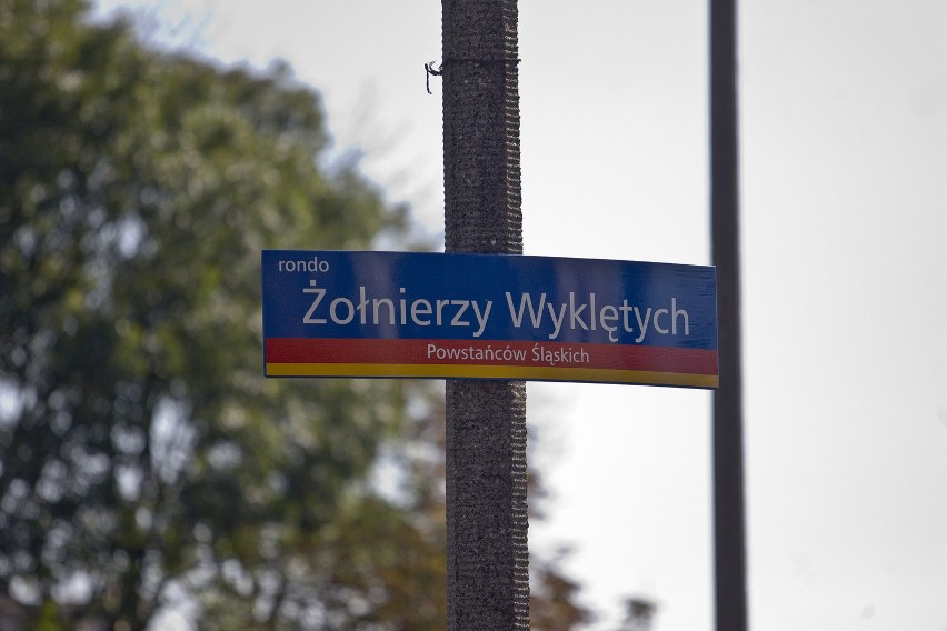 Kombatanci i kibice na otwarciu Ronda Żołnierzy Wyklętych (ZDJĘCIA)