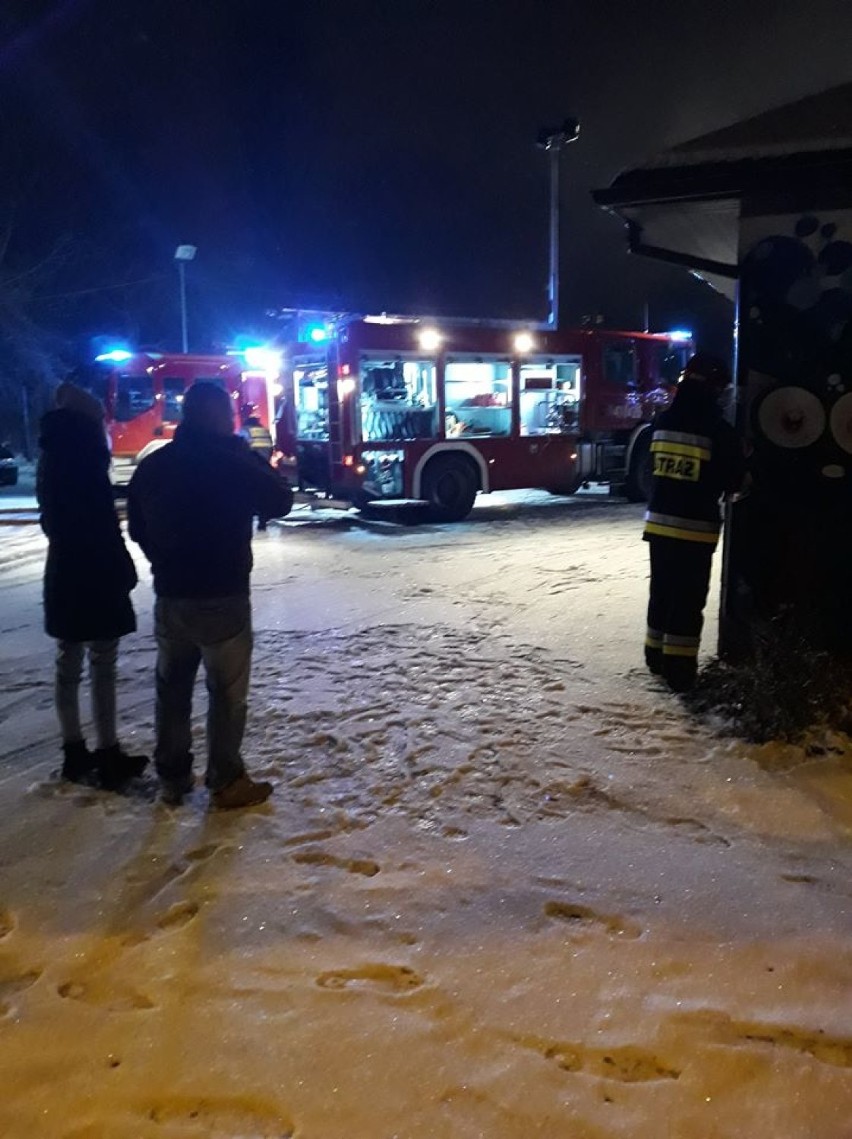 Bytom: Pożar w Tesco [ZDJĘCIA]. Zapaliła się m.in. skrzynia z fajerwerkami, sklep nieczynny