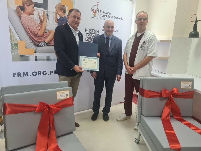 Fundacja Ronalda McDonalda przekazała szpitalnemu oddziałowi pediatrycznemu w Sanoku łóżka dla rodziców