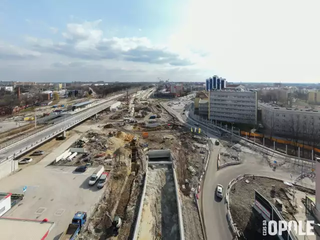 Centrum przesiadkowe Opole Wschodnie. Postępują prace przy nowych tunelach