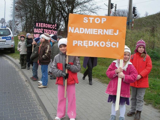 Uczniowie z Gościcina prosili kierowców o spokojną jazdę