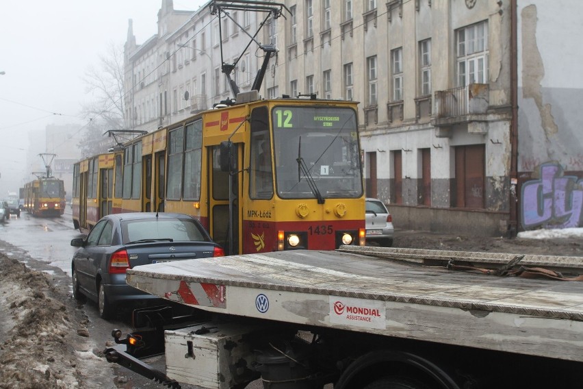 Łódź: samochody zablokowały tramwaje na Kopernika [ZDJĘCIA]