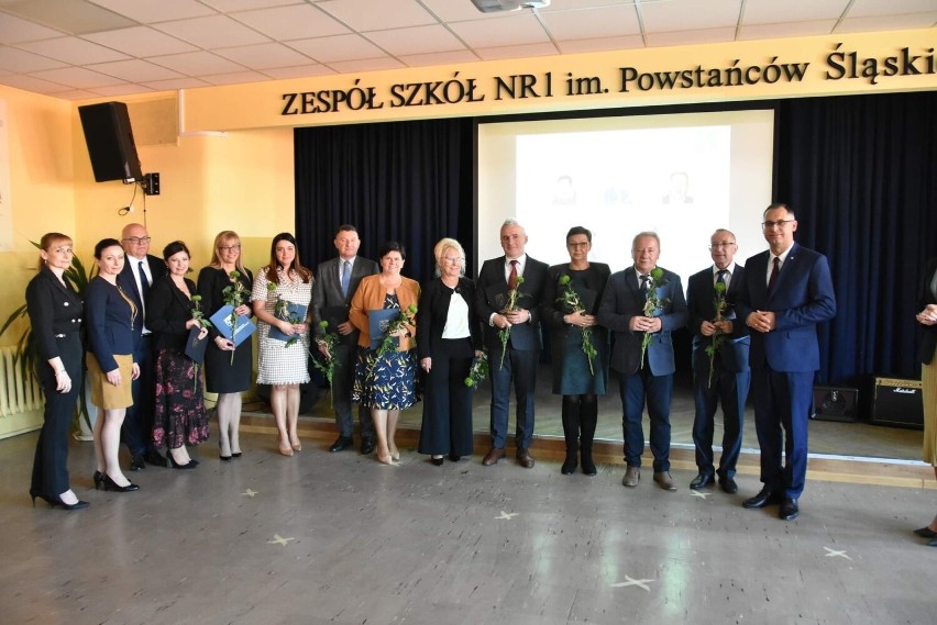 Dzień Edukacji Narodowej. Władze powiatu kędzierzyńsko-kozielskiego wyróżniły wyjątkowych nauczycieli
