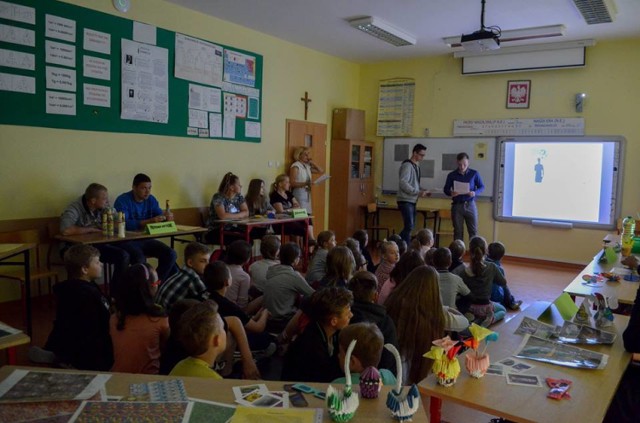 Marzęcino. W środę, 8 czerwca w Zespole Szkolno-Przedszkolnym w Marzęcinie odbył się pokaz eksperymentów dotyczących Iluzji Optycznych.