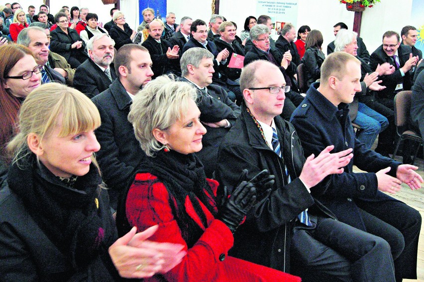 Chociaż na zewnątrz było bardzo chłodno, to atmosfera w...