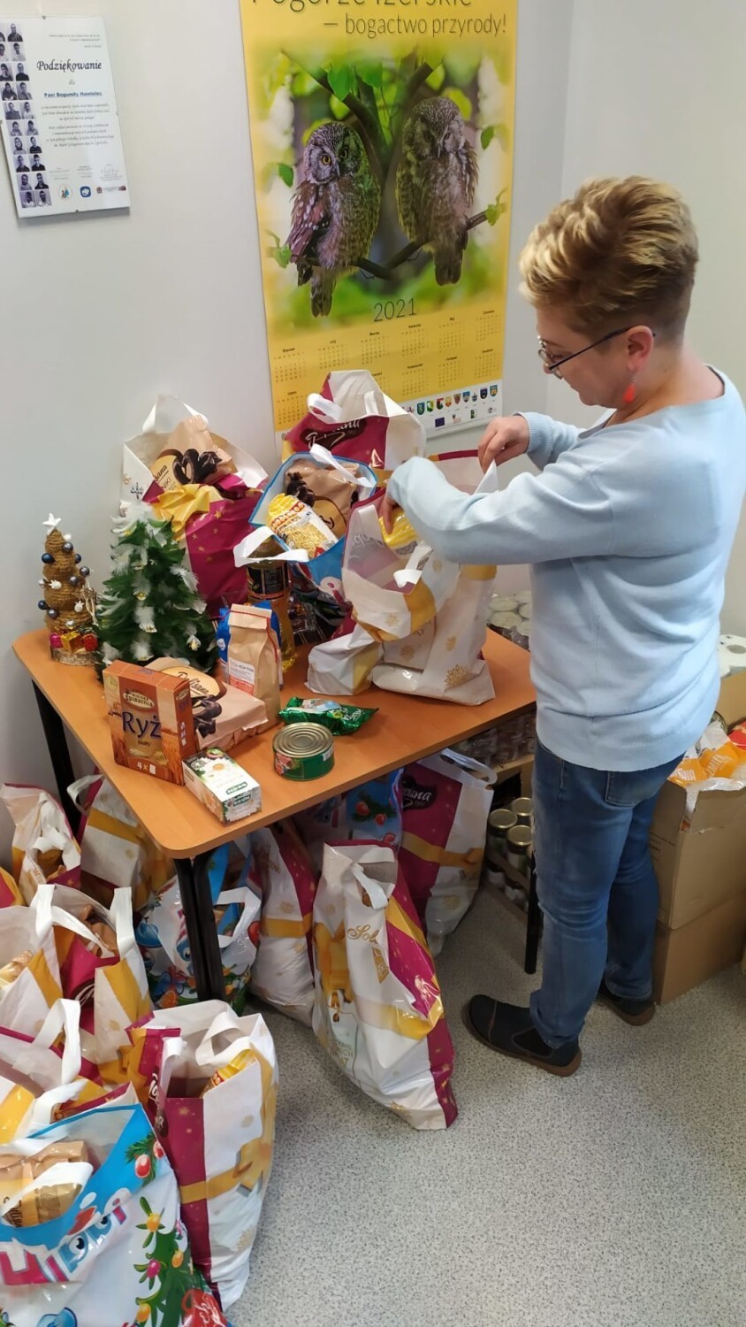 Pracownicy socjalni ze Zgorzelca przygotowali ponad 120 paczek świątecznych dla najbardziej potrzebujących