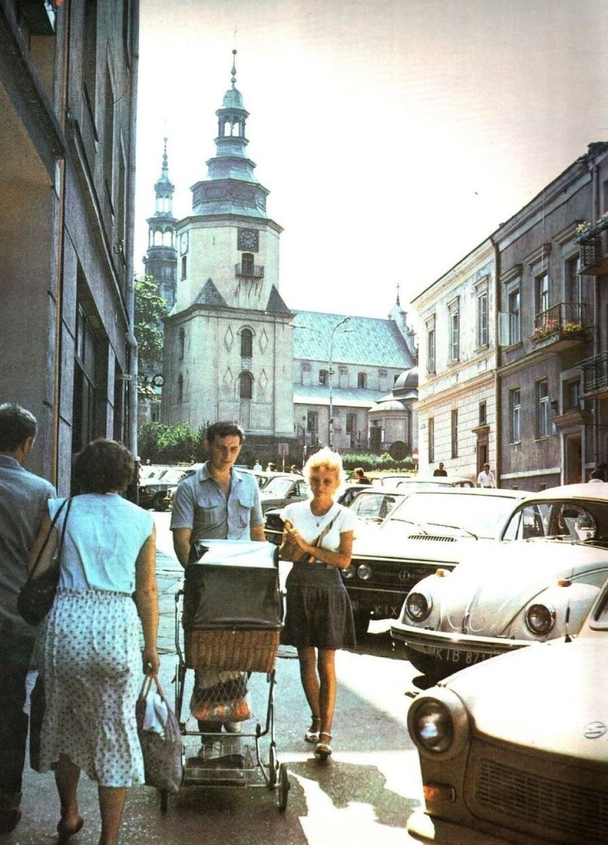 Taka moda królowała w Kielcach w czasach PRL-u. Tak wyglądały stroje kielczan za komuny