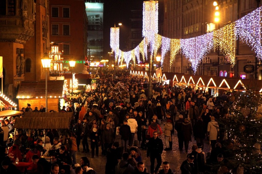 Tłumy wrocławian na Jarmarku Bożonarodzeniowym (GALERIA ZDJĘĆ)