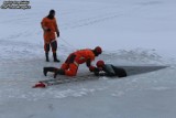 Krzepice: Strażacy ćwiczyli ratowanie ludzi spod lodu [ZDJĘCIA]