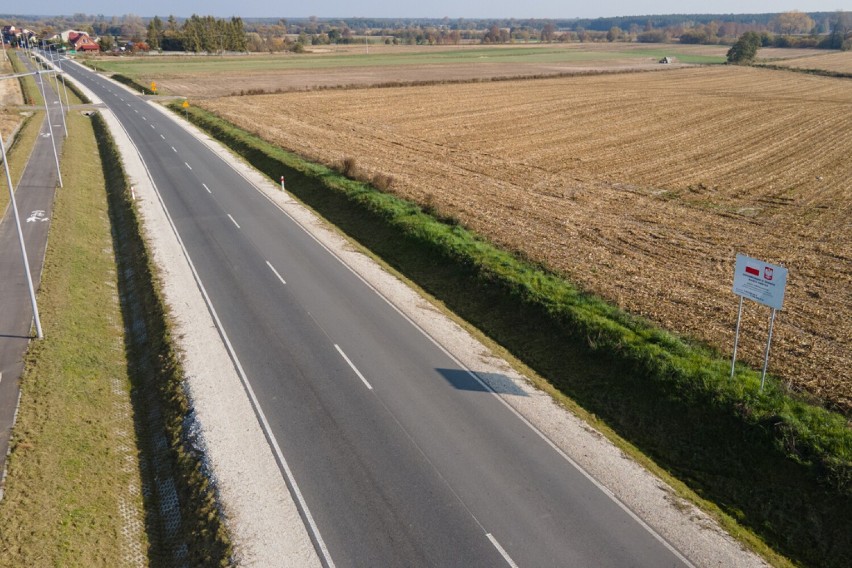 Zakończyła się rozbudowa kilometra drogi wojewódzkiej 450 w powiecie wieruszowskim