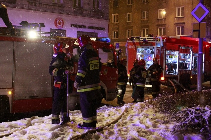 Wrocław: Pożar przy ul. Kościuszki. Jedna osoba ranna (ZDJĘCIA)