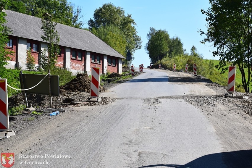 W Szymbarku i Siedliskach trwają modernizacje dróg...
