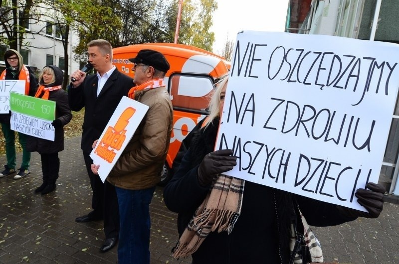 Poznań: Protest Ruchu Palikota przeciw likwidacji oddziału okulistyki dziecięcej [ZDJĘCIA]