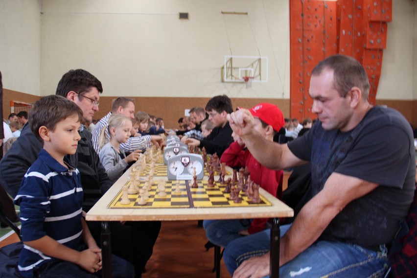 Rodzinny turniej szachów w Kaliszu o Puchar Prezesa MTM Industries. ZDJĘCIA
