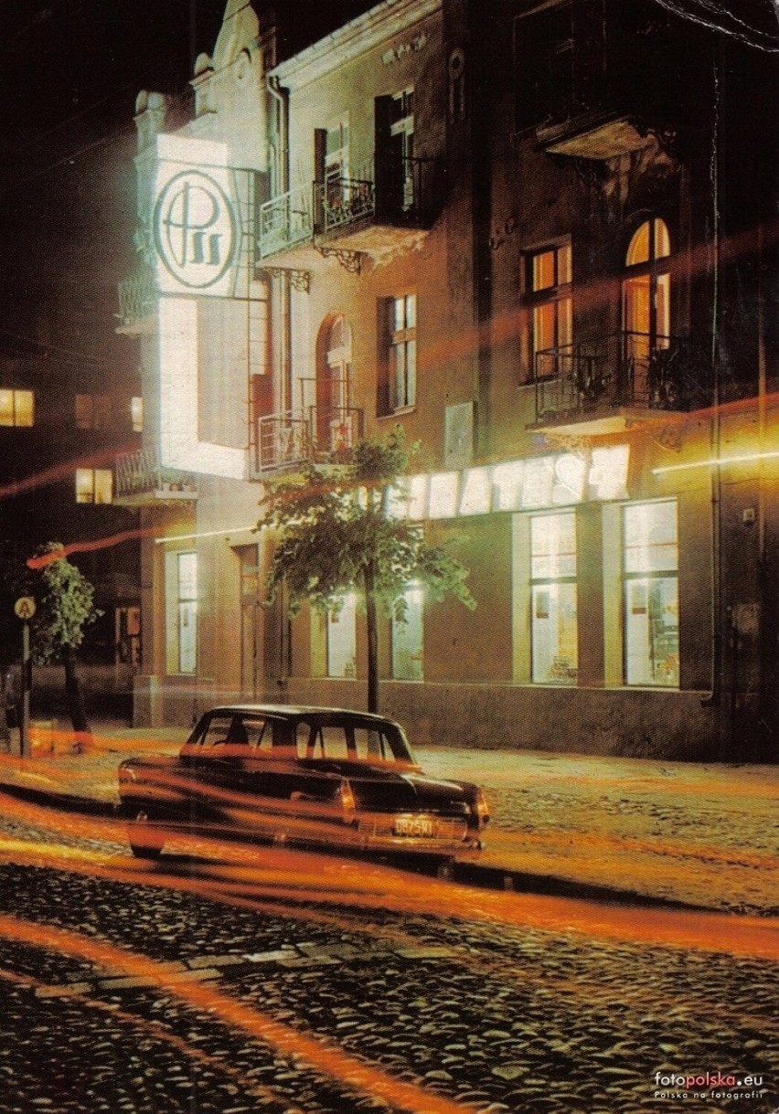 1971 , Ostrowiec Świętokrzyski - fragment Rynku.
