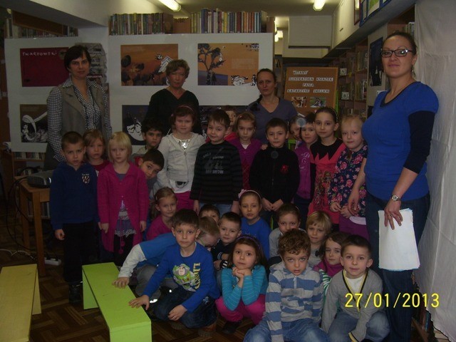 Biblioteka: 6-latki z przedszkola Ekologicznego na spotkaniu z ilustratorką Katarzyną Drelich