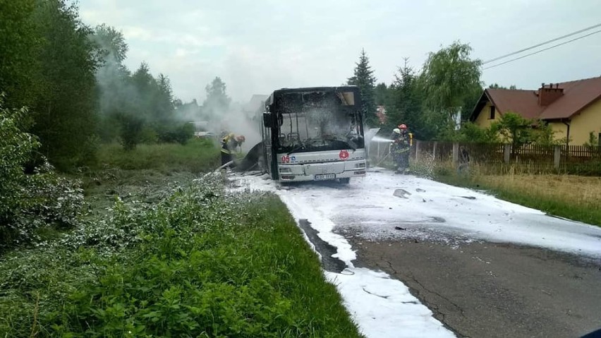 Mokrzyka. Pożar autobusu MPK Brzesko, na szczęście w środku nie było pasażerów [ZDJĘCIA]