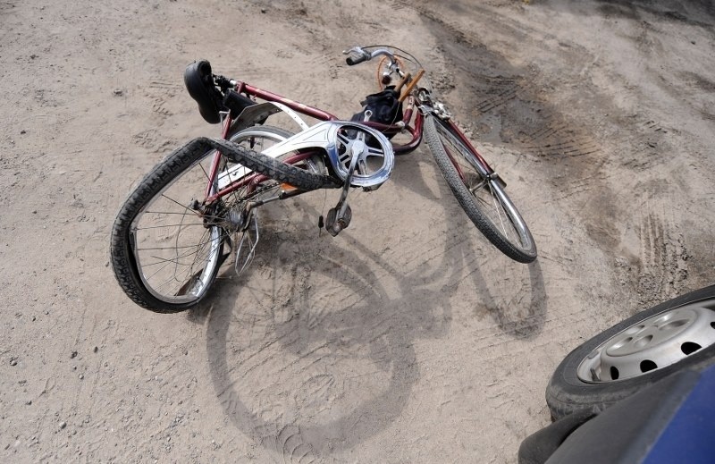 Potrącony rowerzysta zmarł w szpitalu.