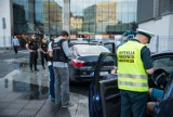 8 taksówkarzy ukaranych mandatami. Były też dwie kary po 8 tys. zł ZDJĘCIA